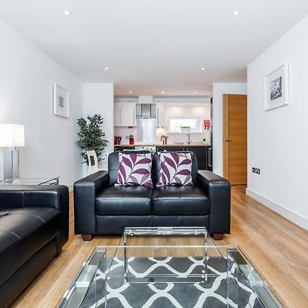 Roomspace Serviced Apartments - Abbot'S Yard Guildford Esterno foto