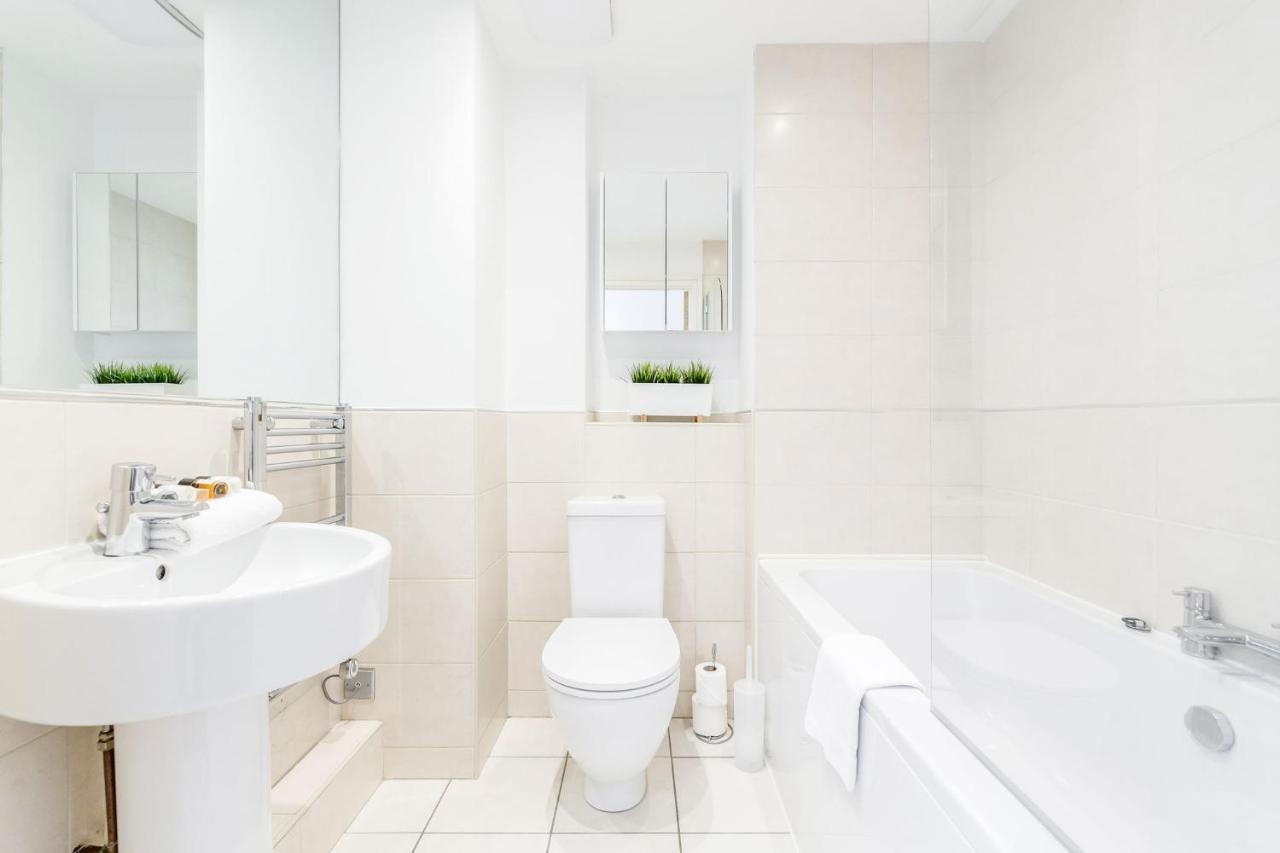 Roomspace Serviced Apartments - Abbot'S Yard Guildford Esterno foto