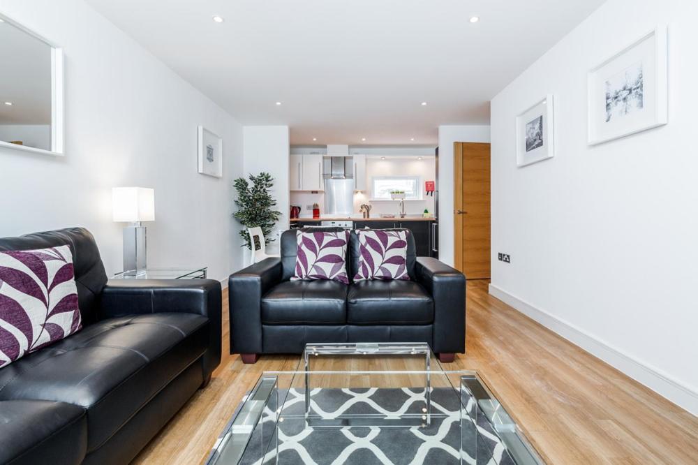 Roomspace Serviced Apartments - Abbot'S Yard Guildford Esterno foto