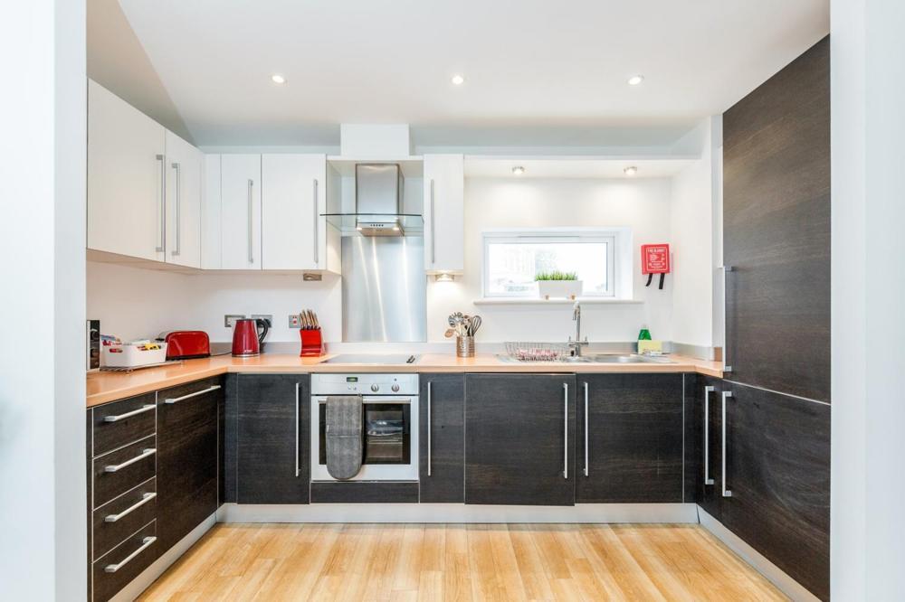 Roomspace Serviced Apartments - Abbot'S Yard Guildford Esterno foto